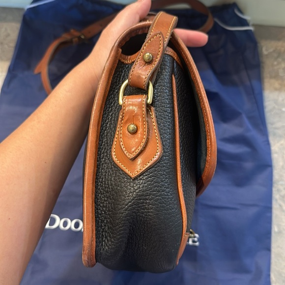Dooney and bourke vintage crossbody - Picture 5 of 10